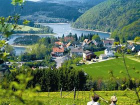 Familienglück im Chaletparadies: 6 Familien Tage am See