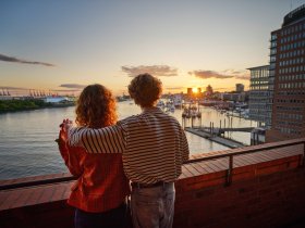 Hamburg erleben - Airport Plaza mit Dinner, Drinks & Plaza Ticket