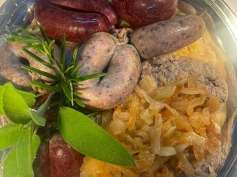 Schlachtfest mit Kopfkissen - Alles von der Wutz  1N