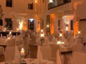 Silvester-Arrangement : Festliche Ballnacht, Genuss und unvergessliche Momente