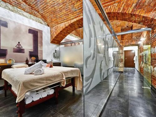 Queen Boutique Hotel
