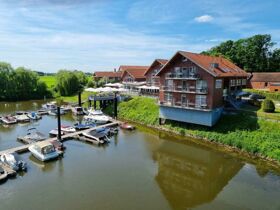  Hotel BOOTSHAUS - Einfach ans Wasser... 4 Tage direkt am Weserradweg in Achim bei Bremen