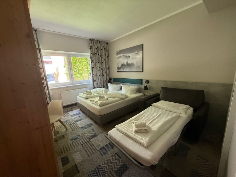 Dreibettzimmer