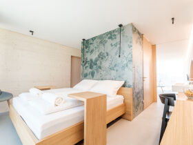 Genussurlaub in Top modernen Lodges inkl. Verkostungen und Führungen | 2 Nächte 