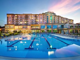 Erleben, Lächeln & Entspannen im Karos SPA Hotel inkl. Halbpension | 3 Nächte