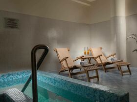 Erholungstage mit Halbpension im Savoy Westend Hotel / 4 Tage  