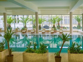 Erholungstage mit Halbpension im Savoy Westend Hotel / 4 Tage  