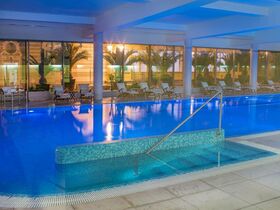 Erholungstage mit Frühstück im Savoy Westend Hotel / 4 Tage 