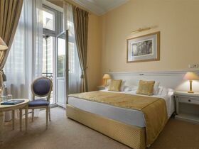 Erholungstage mit Halbpension im Savoy Westend Hotel / 4 Tage  