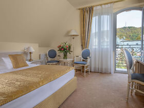 Erholungstage mit Halbpension im Savoy Westend Hotel / 4 Tage  