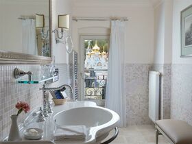 Erholungstage mit Halbpension im Savoy Westend Hotel / 4 Tage  