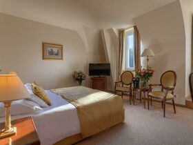 Erholungstage mit Halbpension im Savoy Westend Hotel / 4 Tage  
