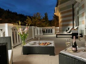 Erholungstage mit Halbpension im Savoy Westend Hotel / 4 Tage  