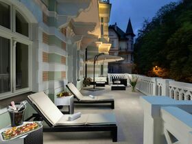 Erholungstage mit Halbpension im Savoy Westend Hotel / 4 Tage  