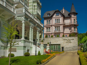 Erholungstage mit Halbpension im Savoy Westend Hotel / 4 Tage  