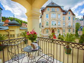 Erholungstage mit Halbpension im Savoy Westend Hotel / 4 Tage  