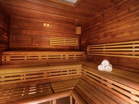 Erholungstage mit Frühstück im Savoy Westend Hotel / 4 Tage 