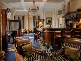 Erholungstage mit Halbpension im Savoy Westend Hotel / 4 Tage  
