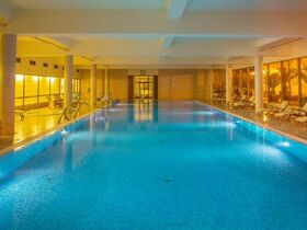 Erholungstage mit Halbpension im Savoy Westend Hotel / 4 Tage  