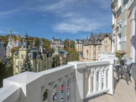Erholungstage mit Halbpension im Savoy Westend Hotel / 4 Tage  