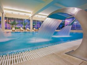 Erholungstage mit Halbpension im Savoy Westend Hotel / 5 Tage   