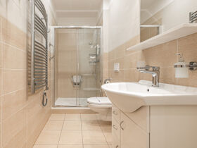 Unterkunft mit Frühstück und privater finnischer Sauna / 2 Nächte| 3 Tage