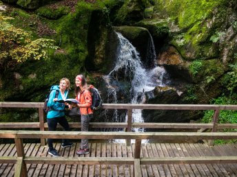 Entspannte Wanderzeit im historischen Ambiente | Relaxen und die Natur genießen auf der Burg Kreuzen