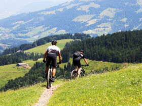 Fahrrad-Panorama in den Alpen in Kitzbühel