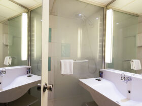 Städtetrip nach Antwerpen 6 Nächte | Terrasse mit Außenpool | Gratis Parken