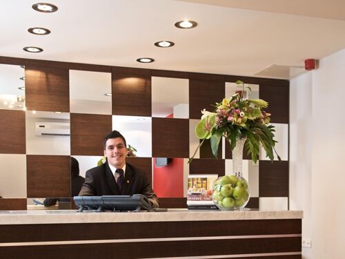 Escala Hotel &amp; Suites