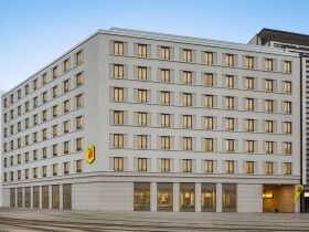 Entdecken Sie das Herz von Chemnitz - Übernachtungspaket im Super 8 by Wyndham Chemnitz