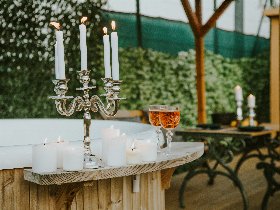 Lustvolle Nächte im Bubble Tent: Ein Spiel der Sinne