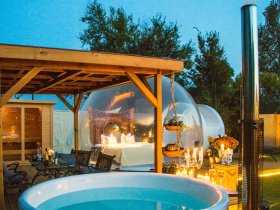 Lustvolle Nächte im Bubble Tent: Ein Spiel der Sinne