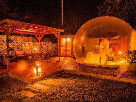 Lustvolle Nächte im Bubble Tent: Ein Spiel der Sinne