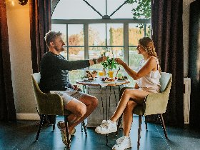 Lustvolle Nächte im Bubble Tent: Ein Spiel der Sinne