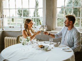 Lustvolle Nächte im Bubble Tent: Ein Spiel der Sinne