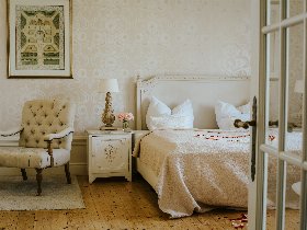 Lustvolle Nächte im Bubble Tent: Ein Spiel der Sinne