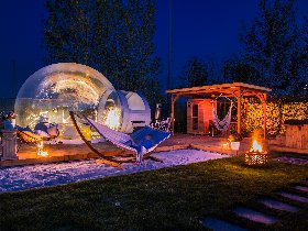 Lustvolle Nächte im Bubble Tent: Ein Spiel der Sinne