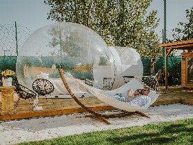 Lustvolle Nächte im Bubble Tent: Ein Spiel der Sinne