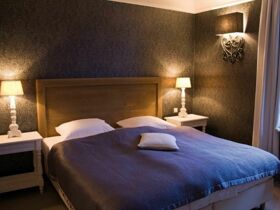 Lustvolle Nächte im Bubble Tent: Ein Spiel der Sinne