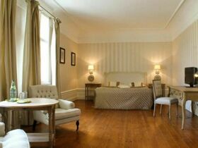 Lustvolle Nächte im Bubble Tent: Ein Spiel der Sinne