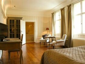 Lustvolle Nächte im Bubble Tent: Ein Spiel der Sinne