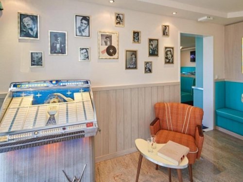 50's Seaside Motel