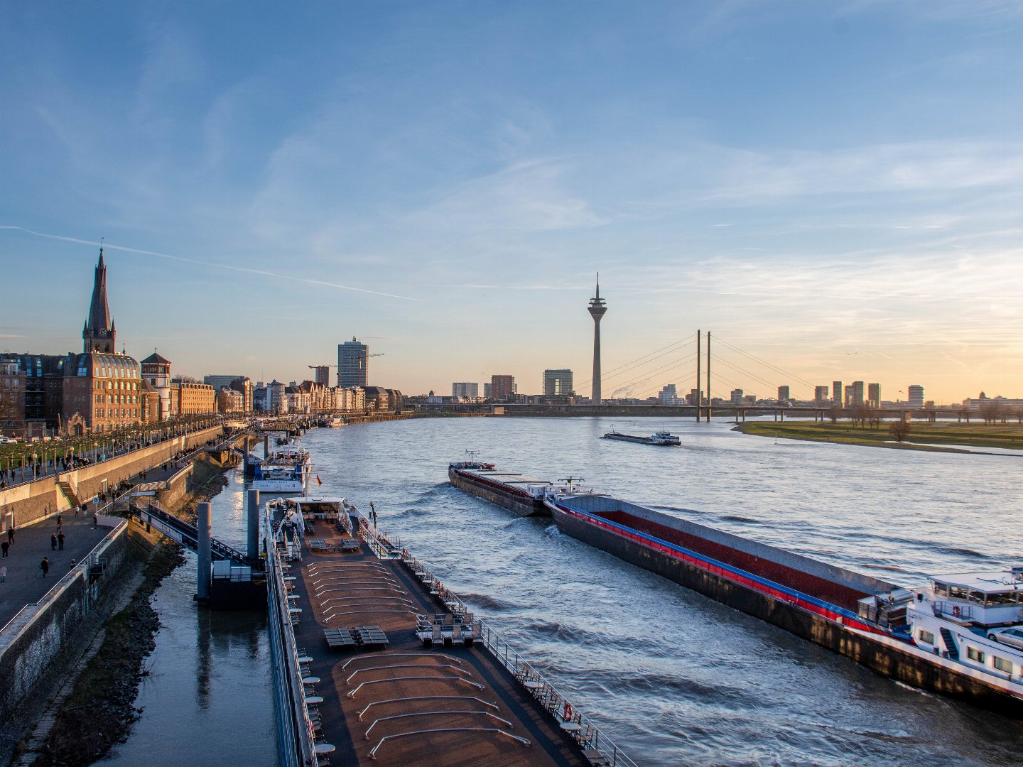 Düsseldorf-Kurzurlaub am Rheinufer inkl. Abendessen - 2 Tage