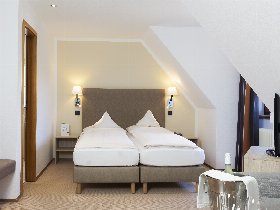 5 Erlebnistage am Bodensee im Romantik Hotel mit 3-Gang-Menü, Obst & Blumeninsel Mainau