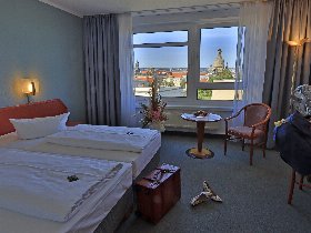 Schnupper- Spar Preis!  3 Tage Dresden erleben! Direkt  an der Brühlschen Terrasse am Elbufer 