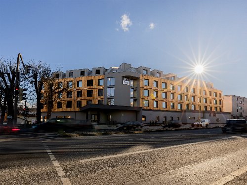 Holiday Inn - the niu, Flux
