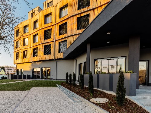 Holiday Inn - the niu, Flux