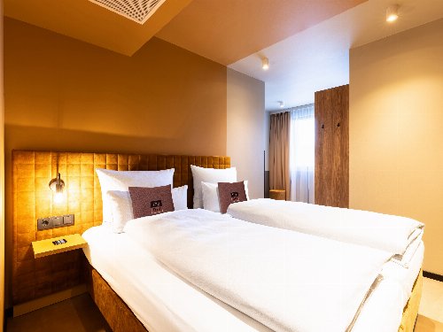 Holiday Inn - the niu, Flux