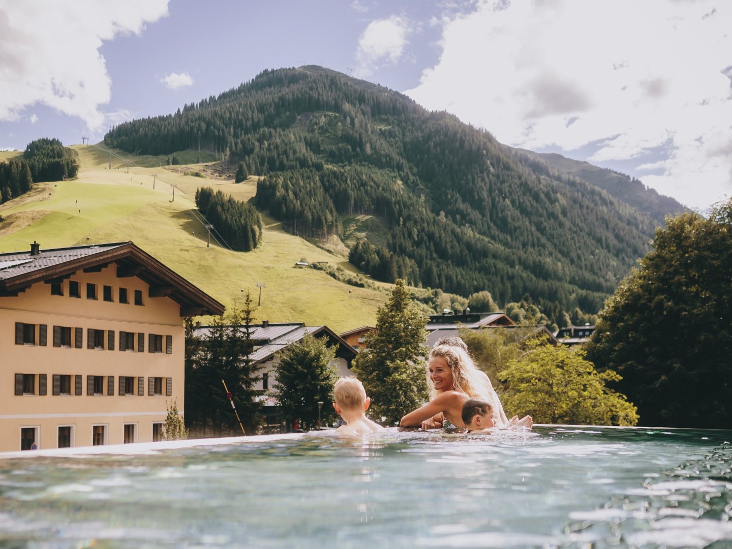 Up- & Downhill Package in Hinterglemm inkl. SPA Momente, Pool & Joker Card | 4 Nächte